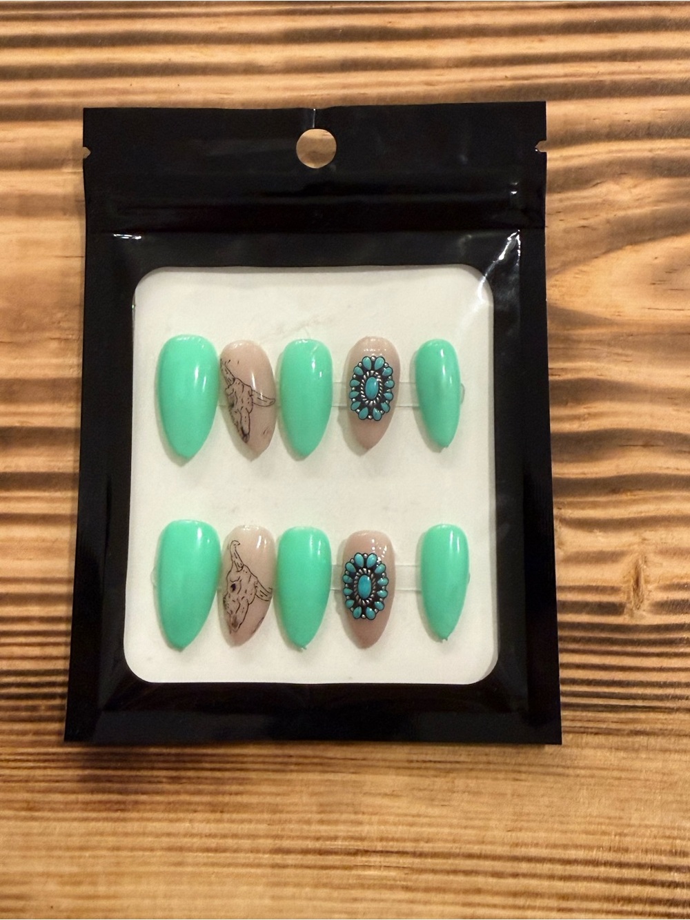 Mint Green Accent Press-On Nail Set with Turquoise Medallion